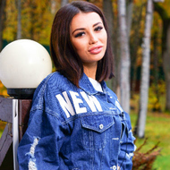 Девушка женатого экс-любовника Лили Четрару родила ему ребенка