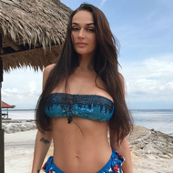 Алена Водонаева обнажила интимное место