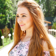Беременная Алена Рапунцель в истерике упала на асфальт
