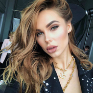 Певица Ханна впервые стала мамой