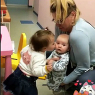 Видео дня: Василиса Рапунцель целует братика Богдана