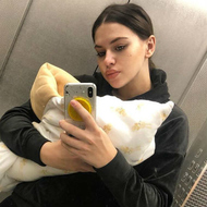 Саша Артёмова запрещает посторонним дышать на дочь