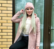 Настя Иванова распродаёт свою ношеную одежду 