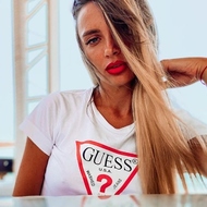 Видео дня: Рита Ларченко вылизала себе колени