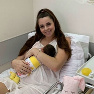 Оля Рапунцель засветила лицо младшей дочери 