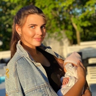 Элла Суханова крестила грудную дочь 