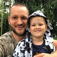 Алексей Самсонов учит сына жестоко драться