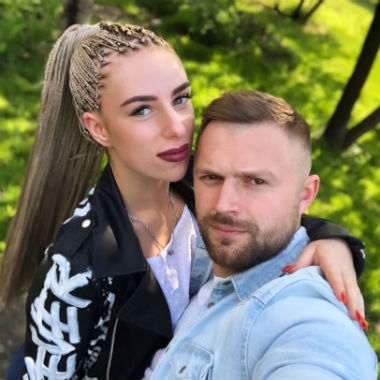 Витя Литвинов представил возлюбленную родителям 