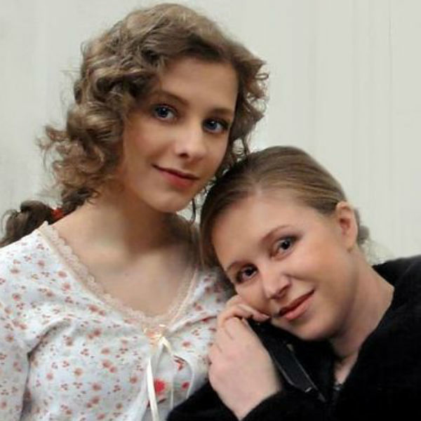22-летняя звезда кино не планирует покидать родительское гнездо.