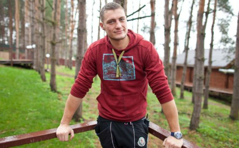 Экс-участник «ДОМа-2» прокомментировал скандал с бывшей возлюбленной. 