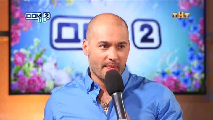 Ведущий «ДОМа−2» Андрей Черкасов стал для Мэри Кулешовой опорой Фото: Кадр программы