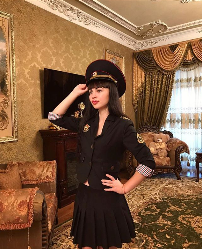 Участника «ДОМа-2» сватают с 18-летней девушкой. 