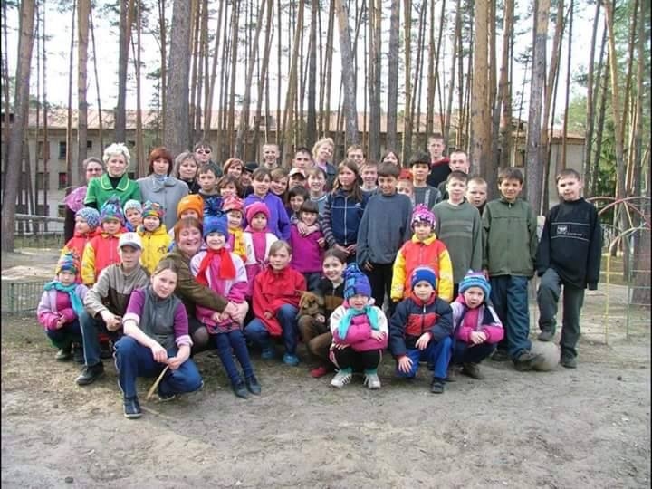 Старший брат телезвезды ( на фото крайний справа) всегда поддерживал Антона Фото: Личный архив