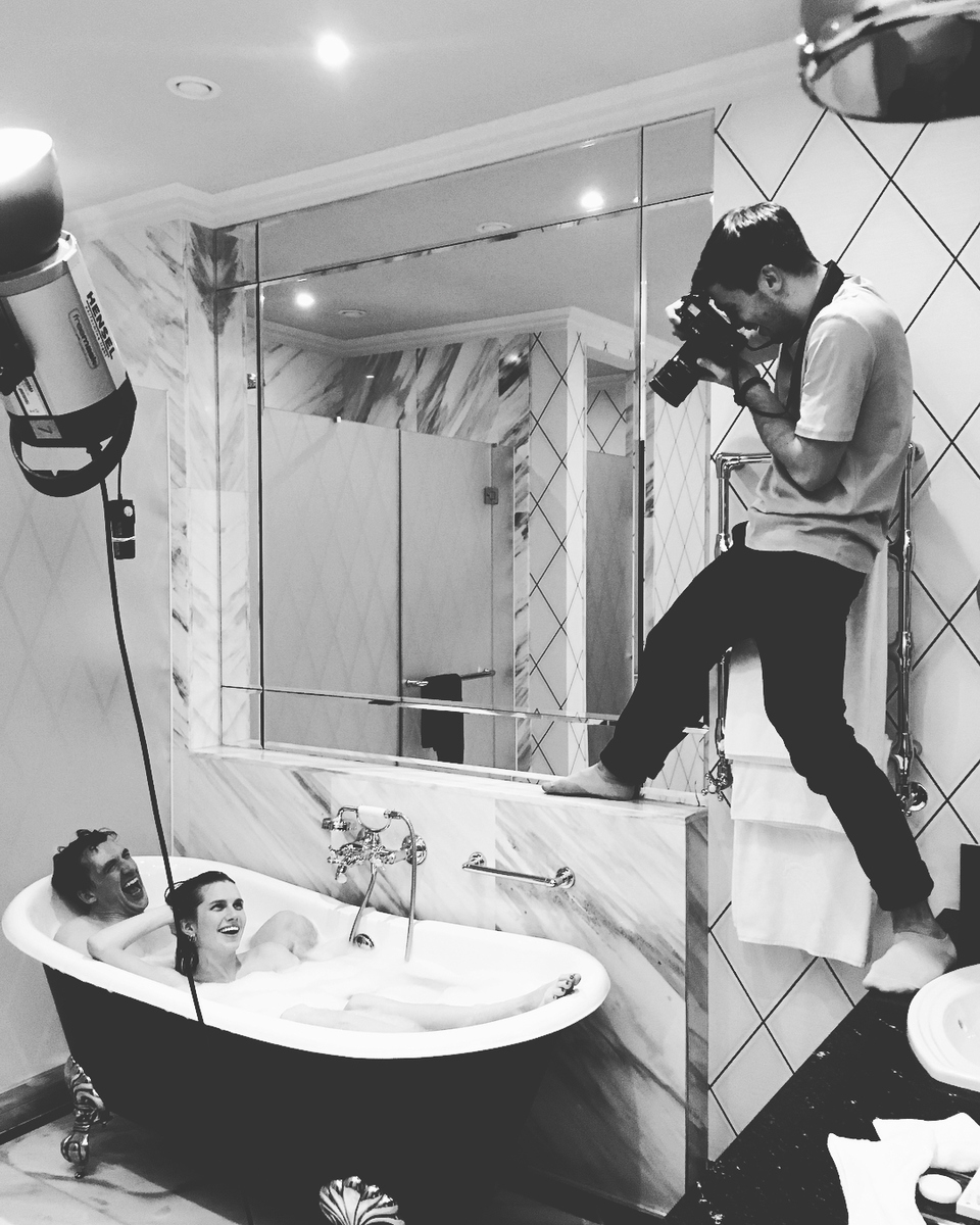 Семейная пара решилась на откровенную фотосессию. 