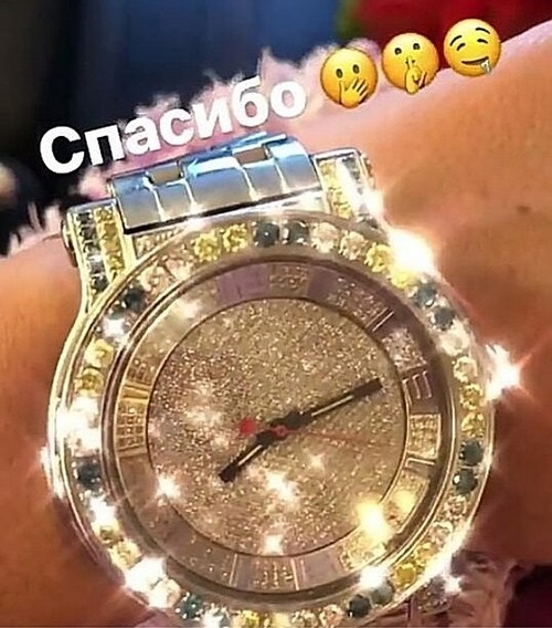 Бузова похвасталась дизайнерскими часами от ухажера Фото: «Инстаграм»