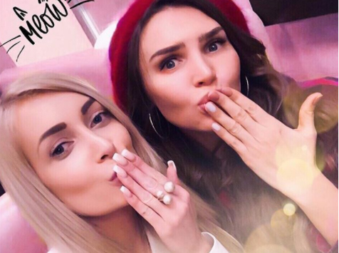 Кристина Дерябина и Элла Суханова Фото: «Инстаграм»