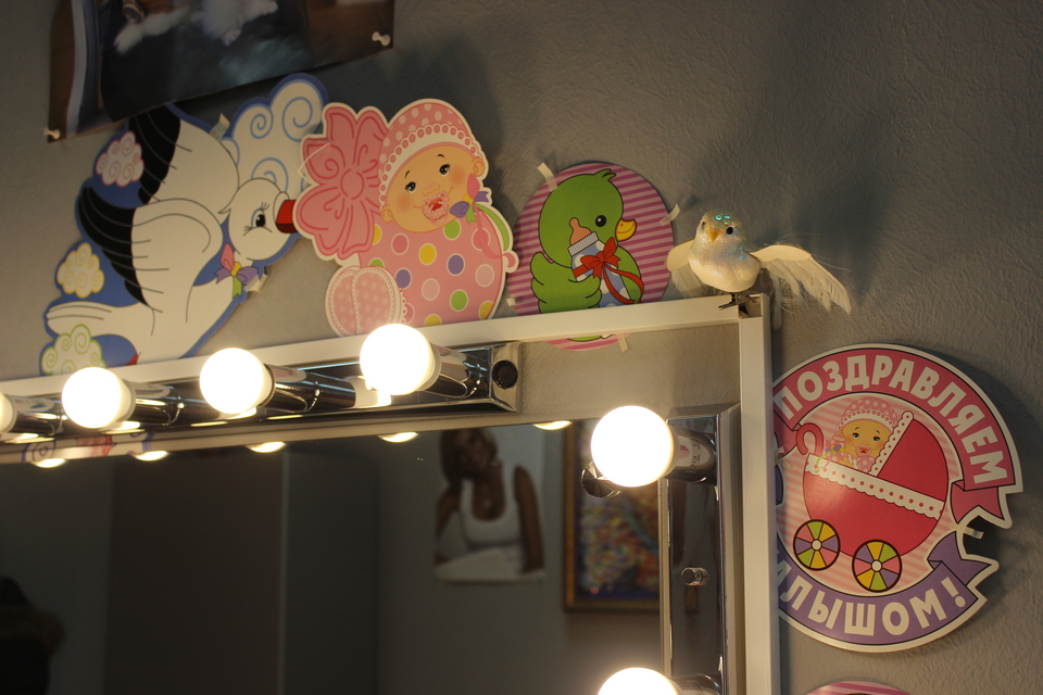 Ведущая хранит памятные вещи ​Фото: Наталия Резникова 