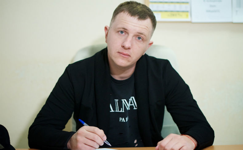 Ведущий «ДОМа−2» посоветовал Яббарову пить успокоительные таблетки Фото: Соцсети