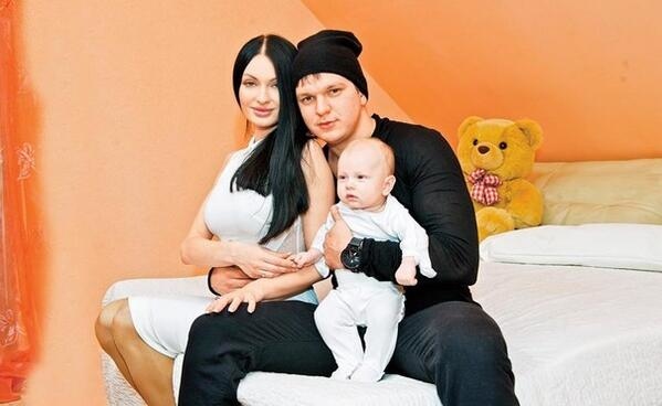 Евгения Феофилактова и Антон Гусев с сыном Даниэлем Фото: Соцсети