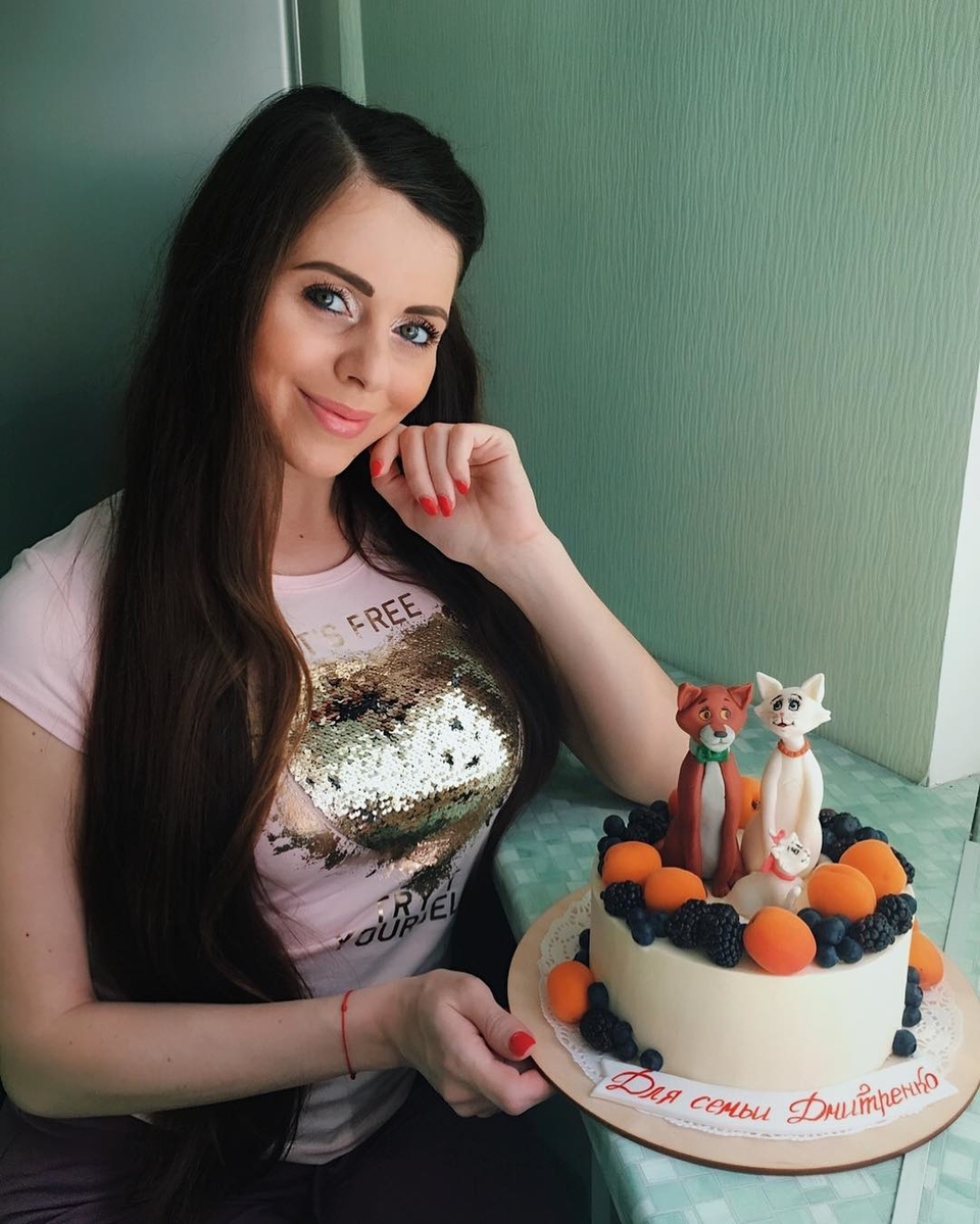 Муж преподнес Оле вкуснейший торт с фруктами Фото: «Инстаграм»