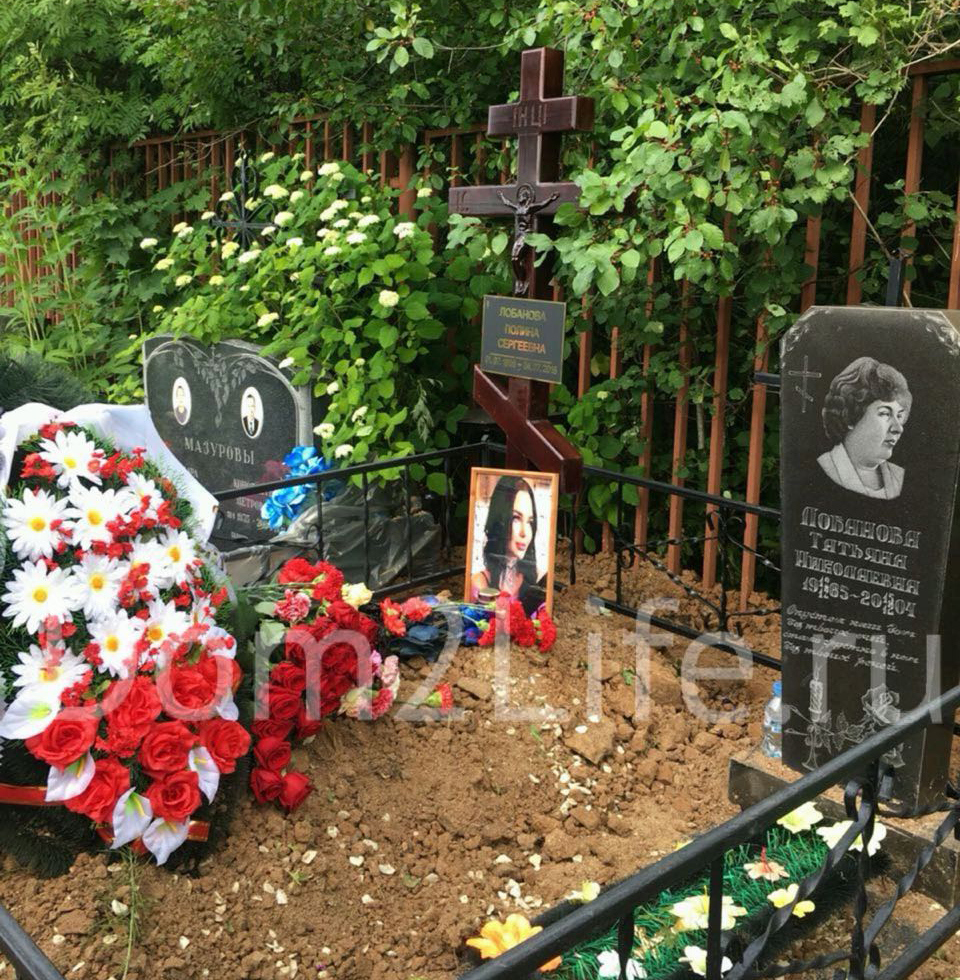 Полина покоится рядом со своей мамой Фото: Архив Dom2Life.ru