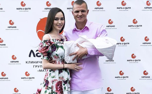 Дмитрий Тарасов буквально накануне забрал из клиники жену и дочку Фото: «Инстаграм»