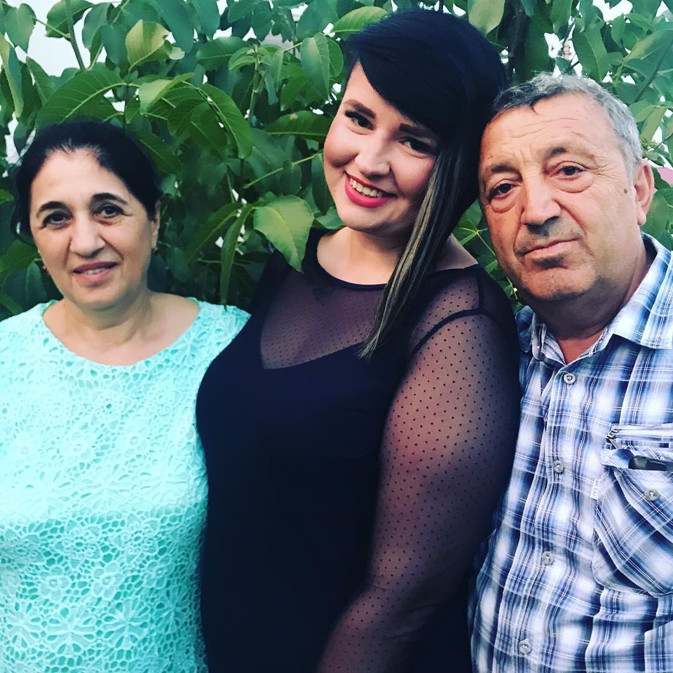 Черно пообщалась с родителями Оганесяна Фото: «Инстаграм»