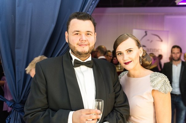 Евгений Абузяров с женой Алиной. У пары две маленькие дочери Фото: «Инстаграм»