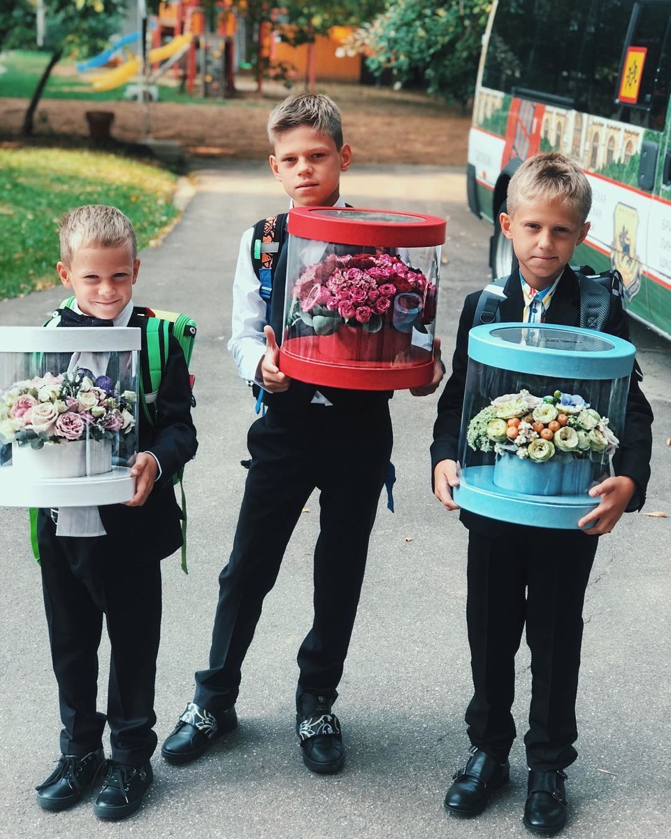 Школьники начинают получать знания. 