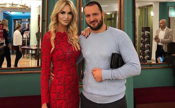 Алексей и его избранница Мария во время культпохода в театр имени Вахтангова Фото: «Инстаграм»