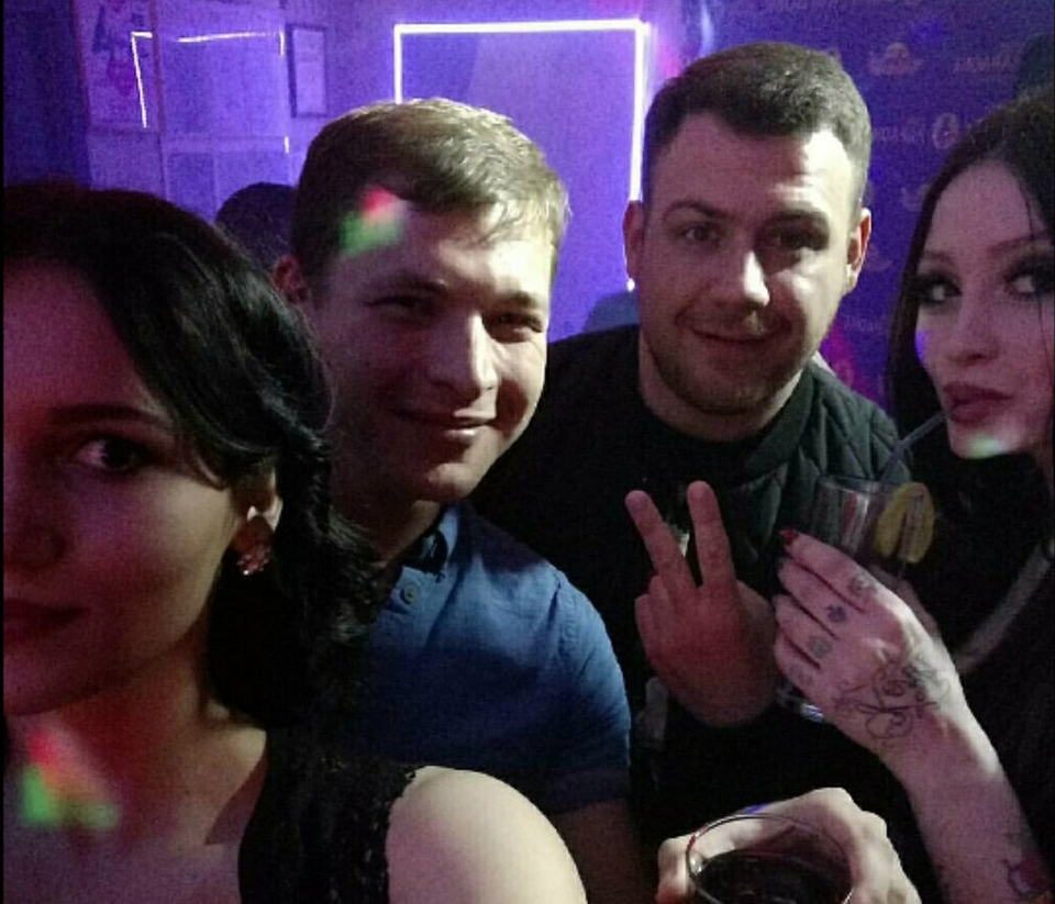 Дина уверяет, что виделась с Валерой в караоке Фото: Социальные сети