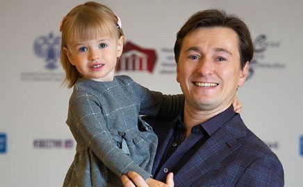 Сергей Безруков только недавно показал лицо двухлетней дочери Маши Фото: «Инстаграм»