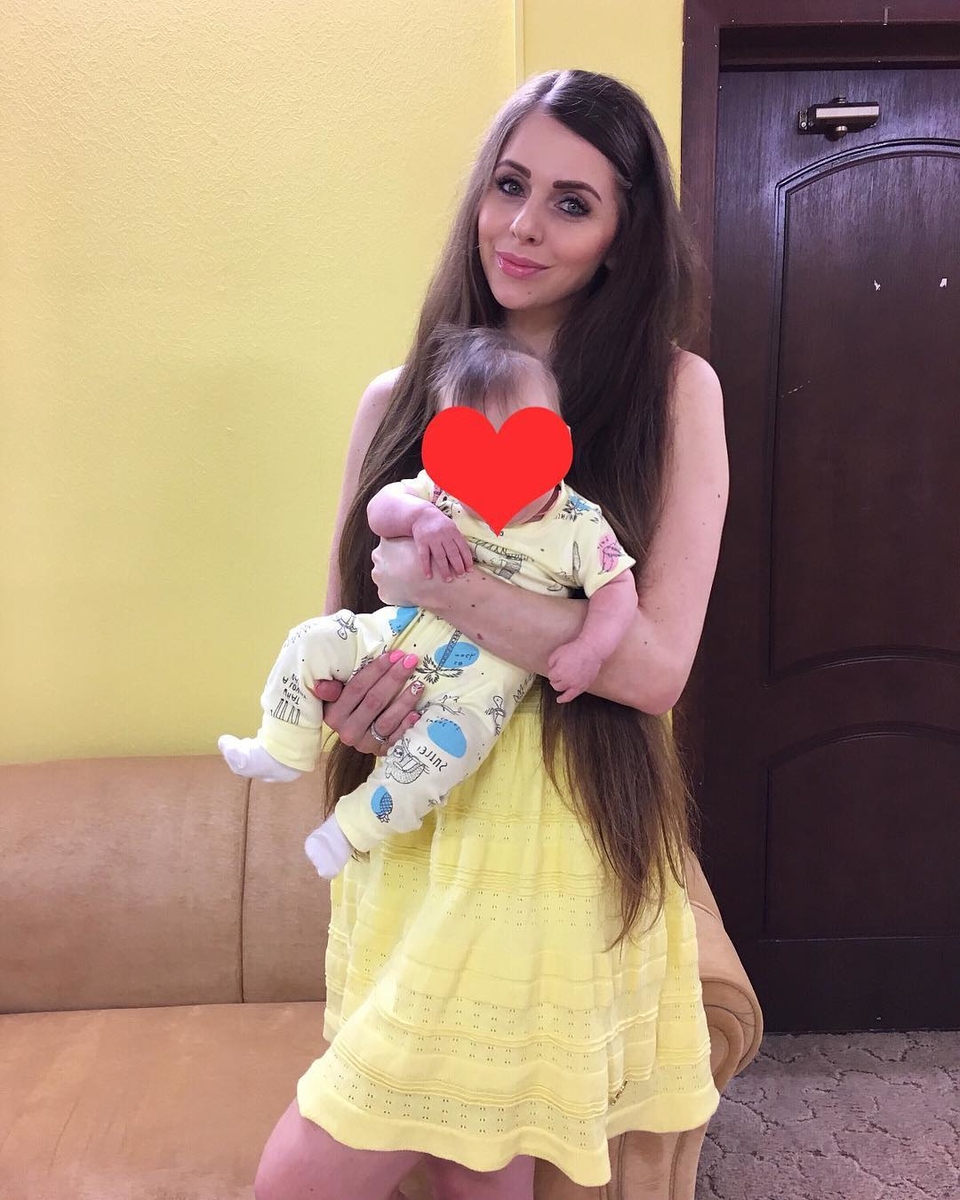 Сегодня у девочки день рождения. 