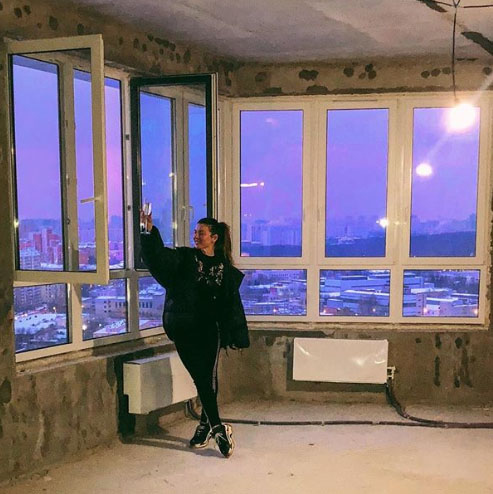 Анна Седокова невероятно гордится тем, что сама заработала на квартиру Фото: «Инстаграм»