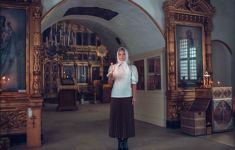 Борисова поставила свечку в церкви, умоляя о примирении с дочерью Фото: «Инстаграм»