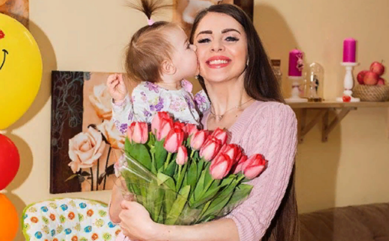 Оля Рапунцель с дочкой Василисой Фото: Маргарита Каррентс, Dom2Life.ru