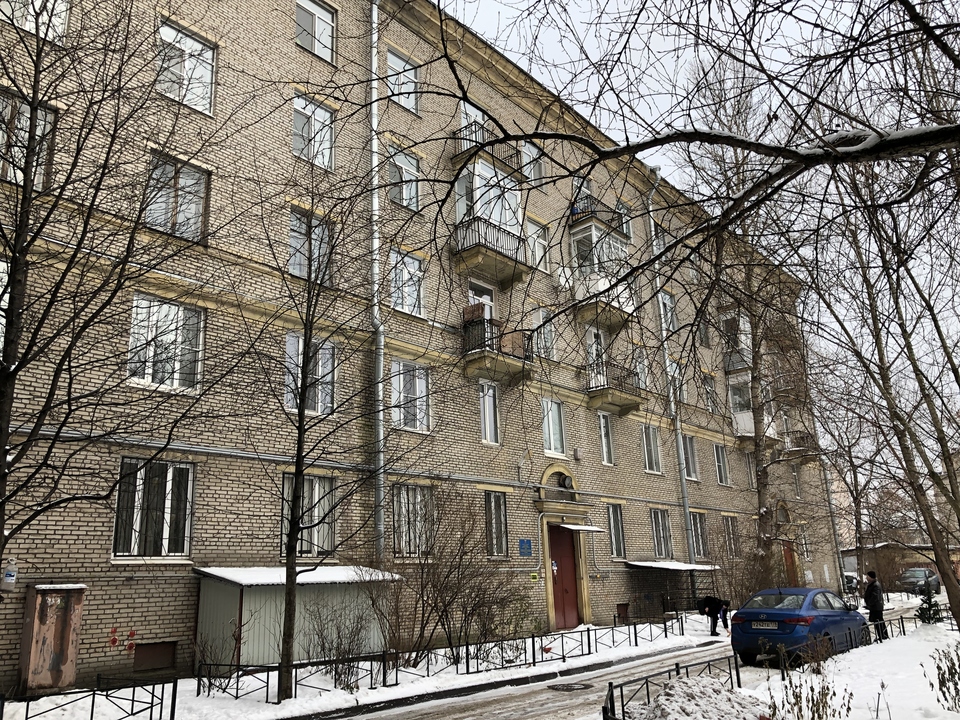Журнал «ДОМ-2» побывал в первом жилье звезды.