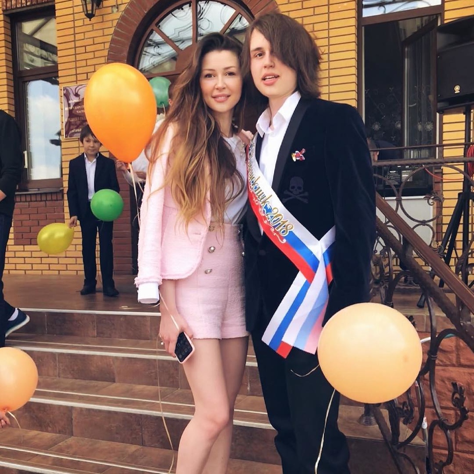 Анастасия Заворотнюк с сыном Майклом на последнем звонке в мае 2018 года Фото: «Инстаграм»