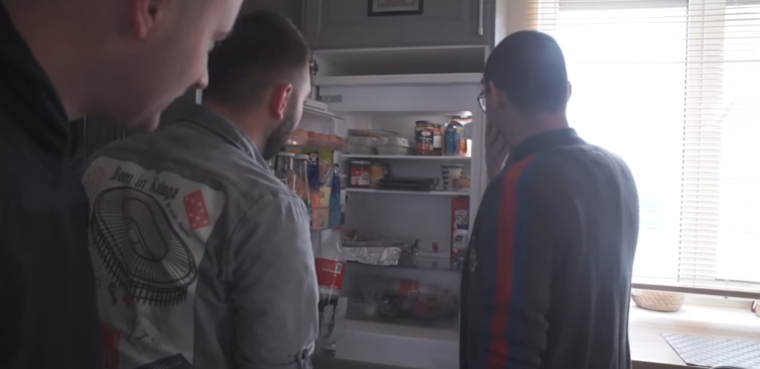 Рэпер провёл экскурсию по собственному коттеджу. 