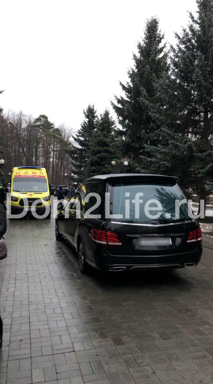 Катафалк, в котором гроб повезут к участку №17 Фото: Архив Dom2Life.ru 