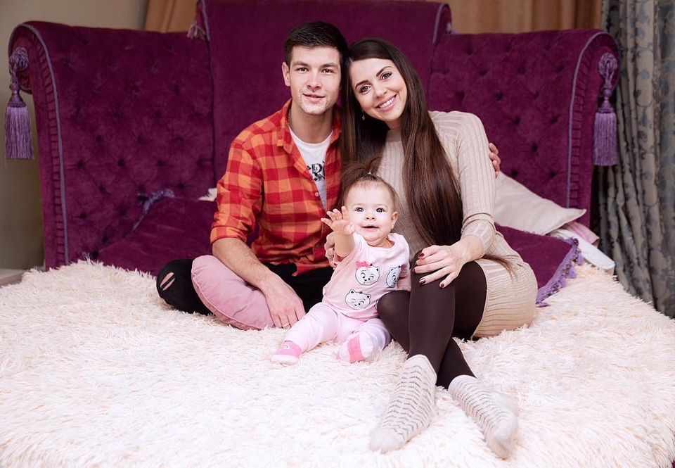 Сегодня у девочки день рождения.