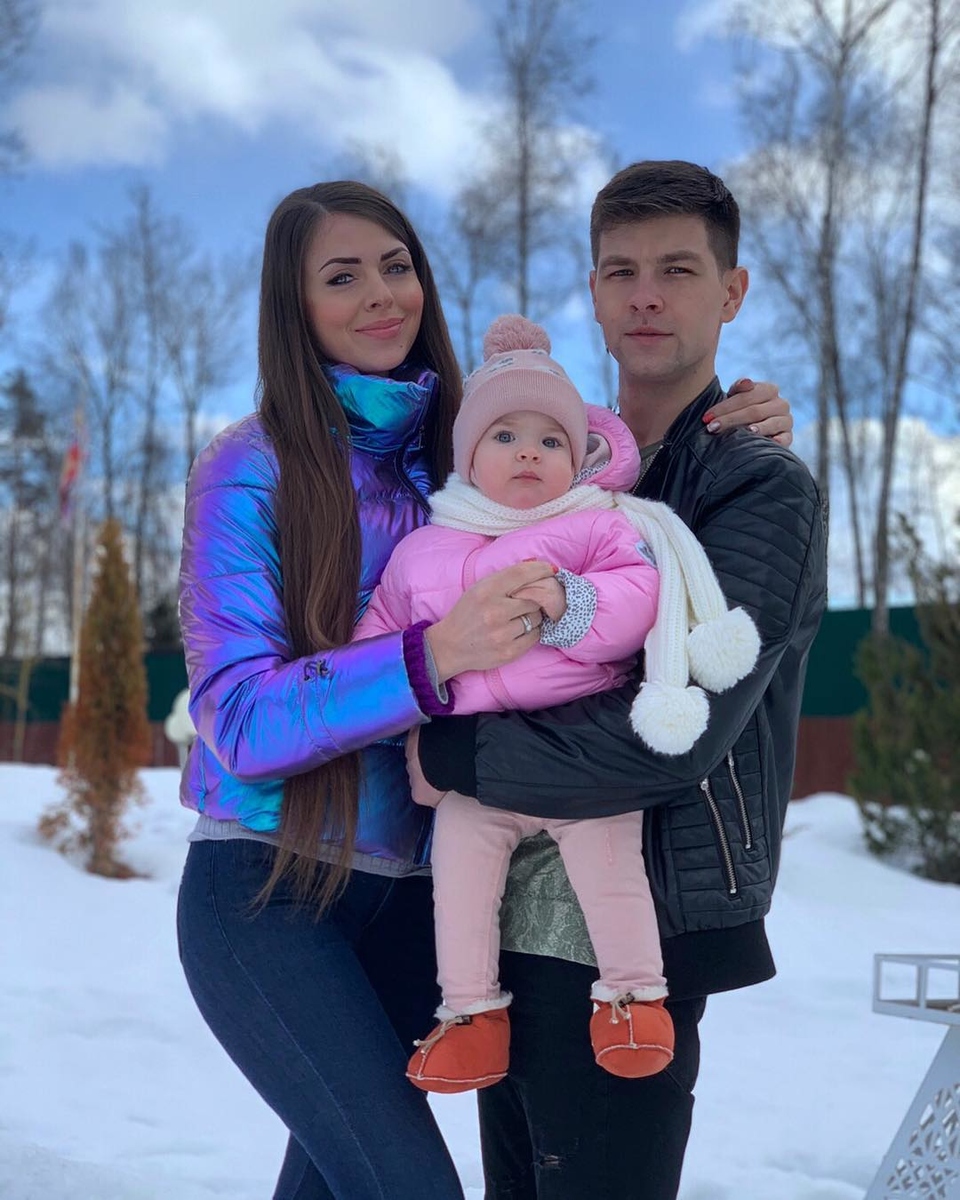 Сегодня у девочки день рождения.