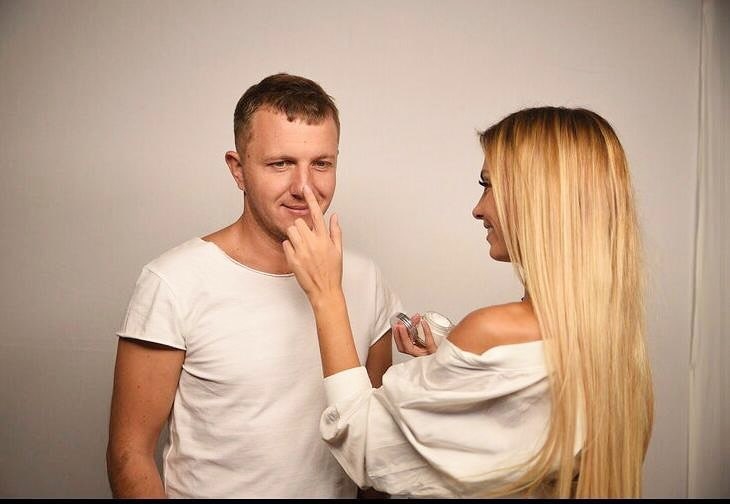 Влюблённые участвуют в шоу «ДОМ-2. Спаси свою любовь». 