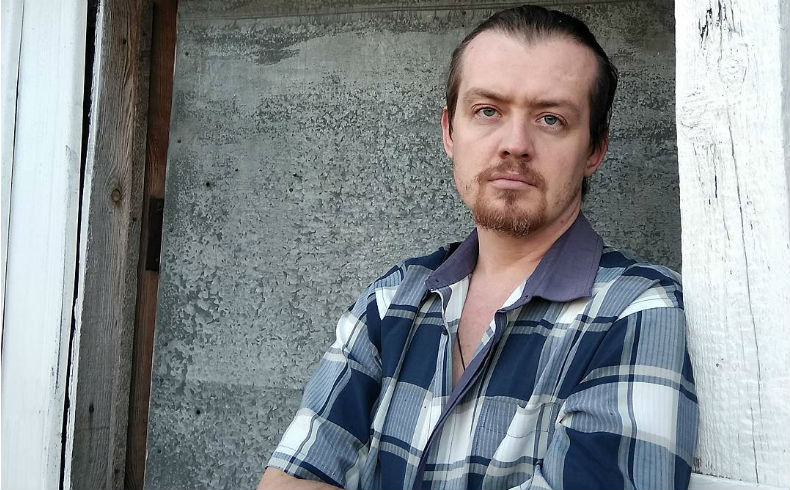 В Сети гадают, кем брюнетка приходится экс-участнику.