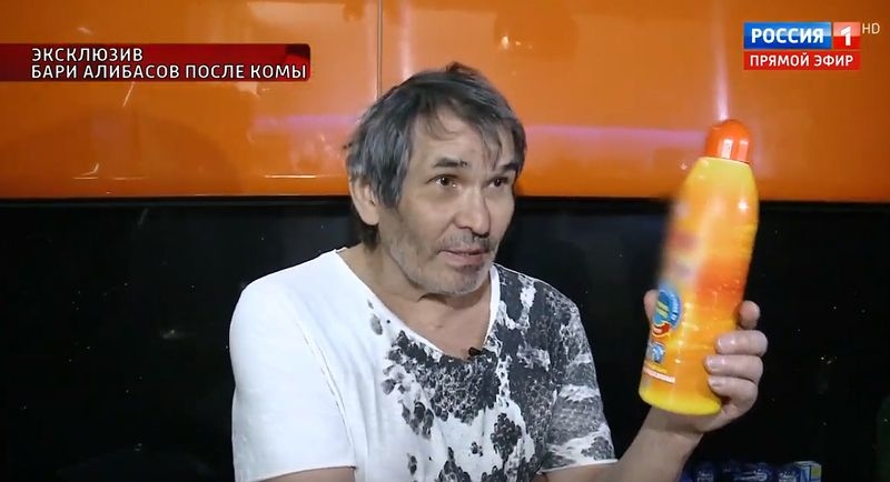 Алибасов признался, что действительно перепутал бутылки Фото: Кадр программы 