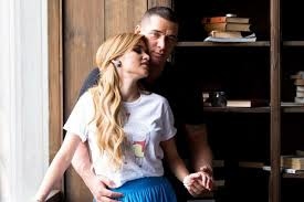 Dom2Life.ru расскажет, как начались отношения пары. 