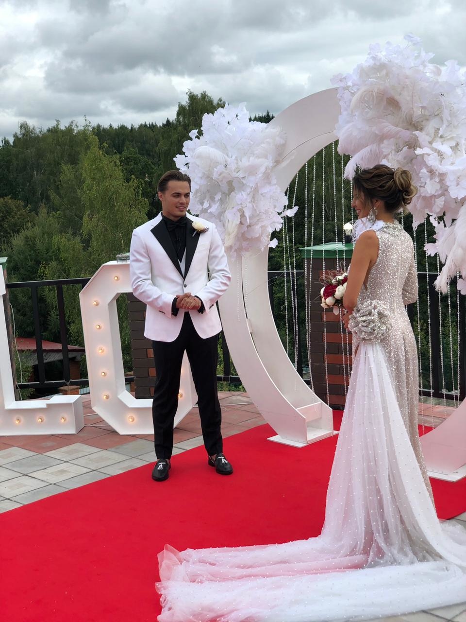 Свадебные наряды Лёши и Майи&nbsp; ​Фото: Dom2Life.ru 