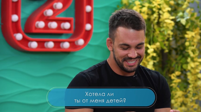 Серёжа рассмеялся, увидев вопрос Фото: Кадр видео