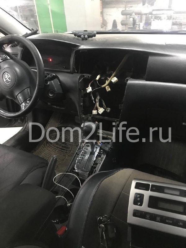 Друзья участника проекта разбили его машину. 