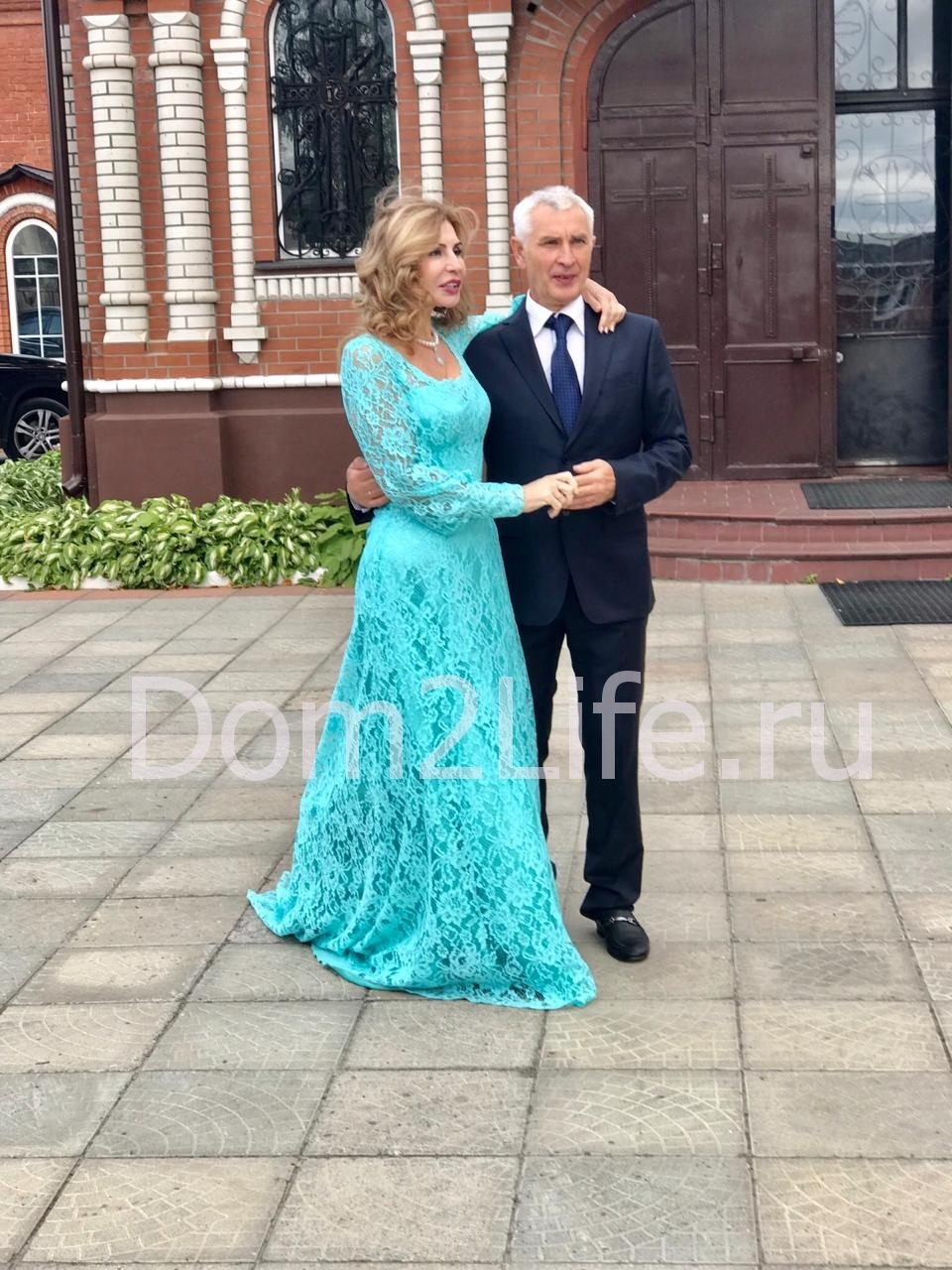 Супруги скрепили семейные узы в храме. 